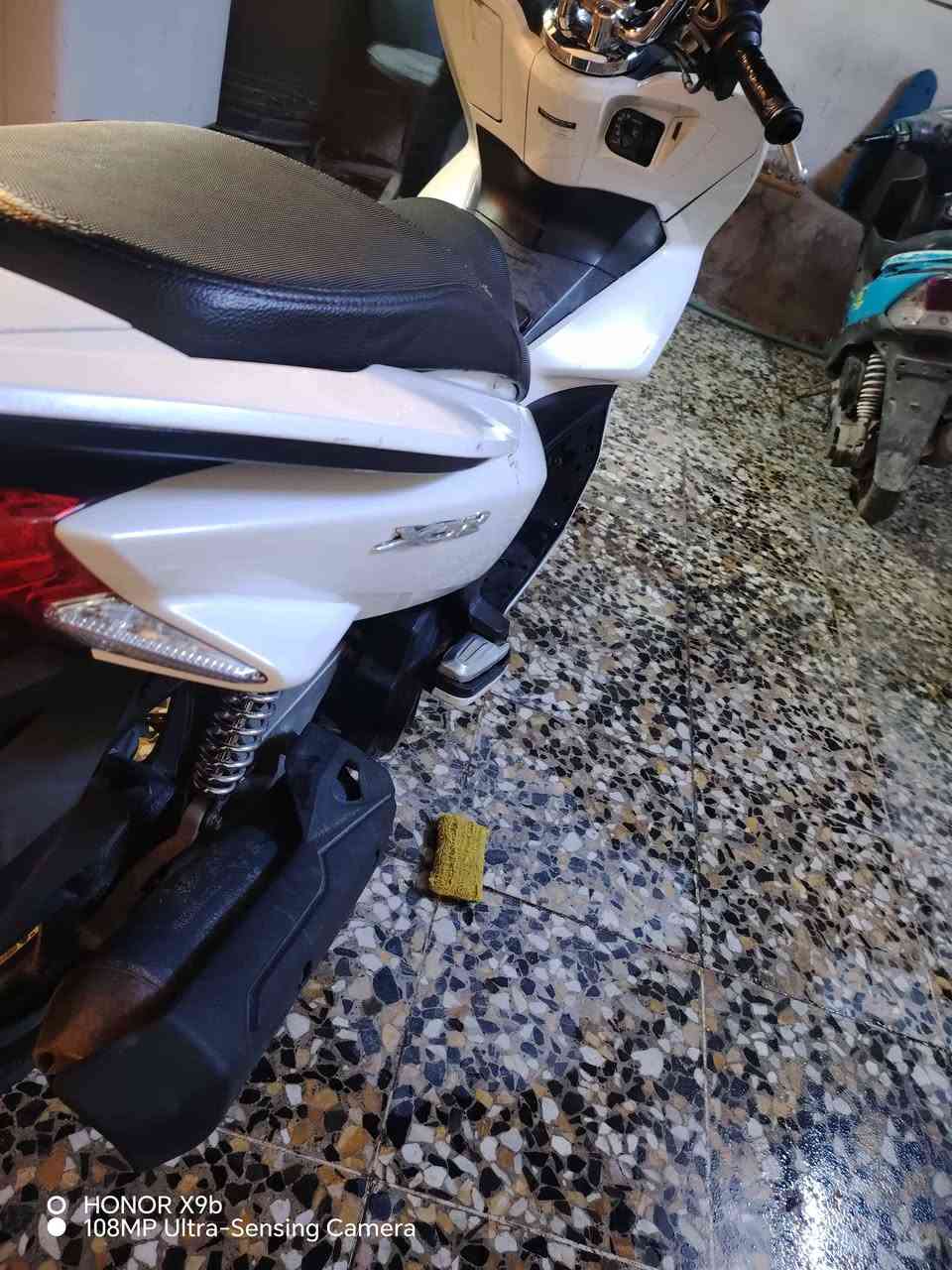 PCX • أبيض صدفي • ممشى ٢٨الف
