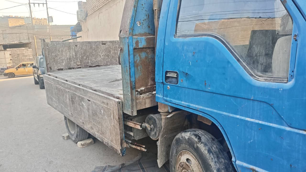 السلام عليكم ورحمه الله وبركاته سياره حمل قلاب فورلاين نبيعها كوم حديد سياره كاطعه گرنك ٣٠ ورقه وبيها مجال عنوان بغداد البلديات هاتف ***********
