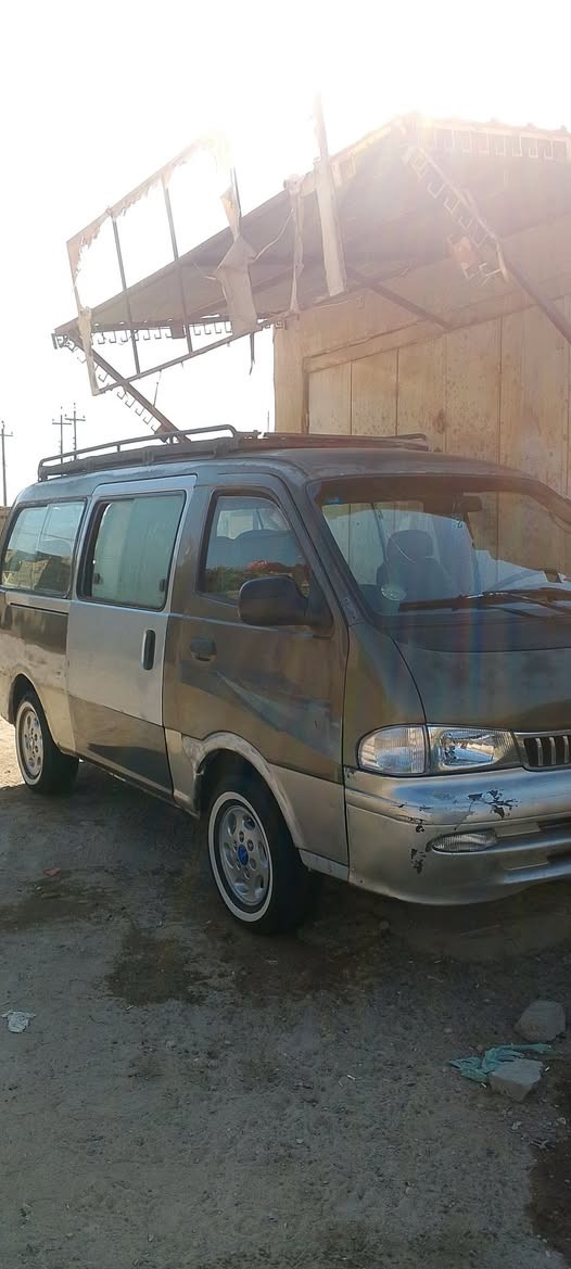 سلام عليكم سيارة لبيع بريجو موديل 2000سياحي مكينة كير كسن كفالة شواصي بس واحد ليمن سنوية 2031مداور ثاني يوم دوشمة جديدة عام سعر 75بيهة مجال شراي ***********تفاصيل كثر

