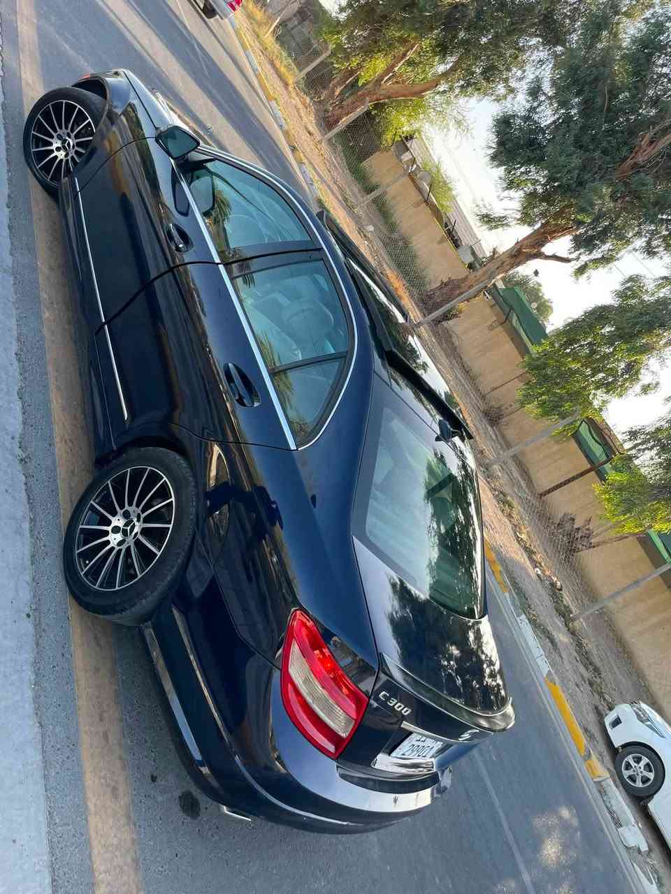 السلام عليكم .
للبيع 

 Amg. Mercedes-Benzc350 كت دعاميات 

محرك المرغوب عقل فوك تويل 

مضروبه نانو بولش درجه اوله 

موديل2009

تفاصيل👇🏼👇🏼

1_ بصمة⁩ تشغيل  

2_محرك 6 سلندر 

3_تبريد قطعتين  ⁦❄️⁩

4_كروز سرعة🔒 

5_مراية داخلية+جانبة عاكسة ⁦🔍

6_تحكم ستيرن كهرباء⁦⚔️

7_ شاشة   🖥⁩ بلوتوث يوتيوب

8_فتحة سقف 

9_مري شفط 

10_كشنات كهرباء+ خزن ذاكرة  ✨⁩

12_ انارة ترحيب💡 ⁩

13_شاشة اعطال💬

14_ بنورما

15_نقاط عمياء 

16_ سستم صوت harmen kardon+ دمام خلفي 

18_ويل17  ⚔️⁩ AMG

19_صدر امامي خلفي جديد ⁦🛠️

22_كشنات هيتر 

23_تدفئة 

24_+ كاميرا

25_تبريد خلفي 

26ثلاجه 

27تحكم ستيران

28_انظمة قيادة 2

30_ كشن اسود جلد 

31بك لايت لد

32كشن خلفي قلاب 

33لون ازرق بنفسجي 

34داخل اسود 

35لايت عدسه زنون علي ناصي 

36 صندوك كهرباء 

37 سبايدر رياضي 

…………………………….السياره رقم بغداد جديد 11هزه جديده 

تحويل ثاني 
السعر115 ورقه 
مكان السياره بغداد كرخ 
حادث خفيف جاملغ ايسر امامي شطح قطعتين كلير 
للتصال***********
