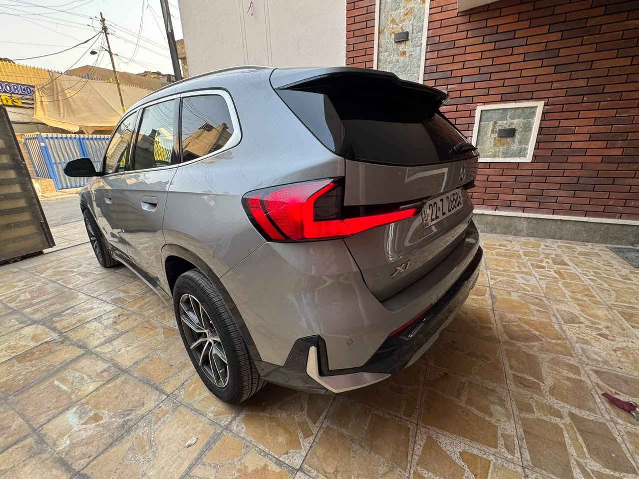 🚘🔥 BMW X1 2024 | الإصدار الجديد 🔥🚘
💰 السعر: 275 ورقة
📞 ***********

✨ للبيع BMW X1 موديل 2024 – الشكل الجديد – Full Option ✨

سيارة نظيفة جداً ومرتبة، بلون برونزي مميز ونادر، ومواصفات غنية جداً 🔥👌

🔹 BMW X1 2024 – New Generation
🔹 Full Option – فول مواصفات
🔹 XDrive – دفع رباعي
🔹 محرك 2.0 Turbo
🔹 ناقل حركة Automatic 7-Speed DCT
🔹 شاشة BMW Curved Display
🔹 Digital Cockpit
🔹 نظام Apple CarPlay & Android Auto
🔹 كاميرا خلفية + حساسات Parking Sensors
🔹 LED Headlights
🔹 إضاءة داخلية Ambient Lighting
🔹 مقاعد كهربائية
🔹 تحكم كهربائي بالمقاعد
🔹 مقود متعدد الوظائف
🔹 Cruise Control
🔹 أنظمة أمان ومساعدة متطورة
🔹 Blind Spot Assist
🔹 Lane Departure Warning
🔹 Front Collision Warning
🔹 Automatic Emergency Braking
🔹 حساسات مطر وإضاءة
🔹 تكييف أوتوماتيك
🔹 تشغيل بصمة Keyless Start
🔹 دخول ذكي Comfort Access
🔹 جنوط رياضية
🔹 فتحة سقف
🔹 فرش داخلي فاخر

📍 العداد: 29,000 ميل فقط
🎨 اللون: برونز مميز جداً 🤎
🔢 مرقمة جديد – أربيل – بأسمي شخصياً

⚠️ الضرر: جانبي، عبارة عن الجاملغ وجزء من الباب فقط، والسيارة نظيفة جداً.

💎 فرصة مميزة لمن يبحث عن X1 الشكل الجديد، فول مواصفات، لون مميز وعداد قليل.

📍 العنوان: بغداد – الدورة – شارع أبو طيارة
📞 للاستفسار: ***********

💰🔥 السعر: 275 ورقة فقط
