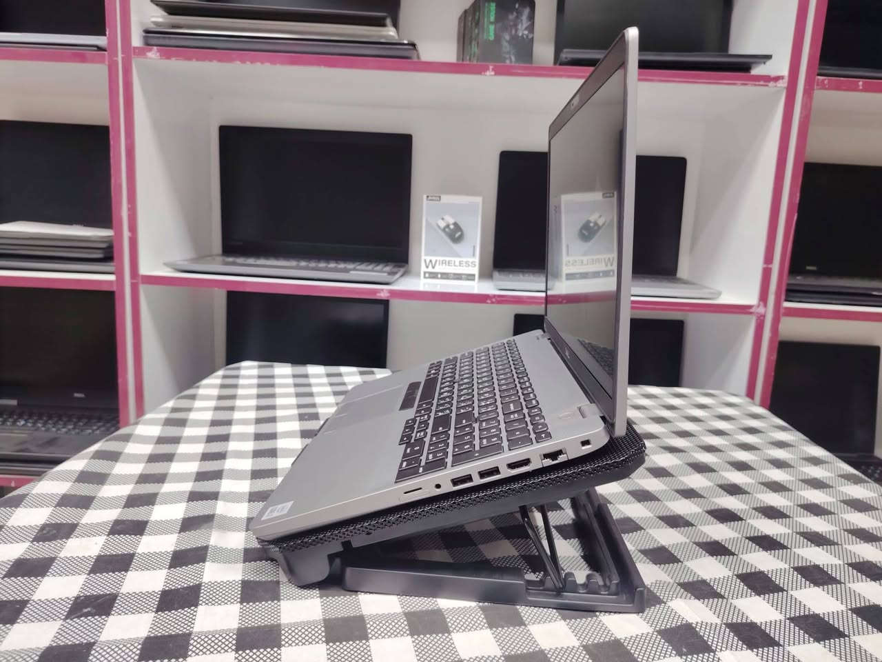 بمعالج i7 من الجيل العاشر وبسعر مناسب
مناسب لـ: الدراسة، الأعمال المكتبية، المهندسين،البرمجه
💻 Dell Latitude 5510

   المعالج: Intel Core i7 10
-الرام: 8GB DDR4  — قابل للتطوير
-التخزين: 256GB SSD M.2— قابل للتطوير
-الشاشة: 15.6 بوصة
-كرت الشاشة: Intel UHD Graphics مدمج

🏠المكان بغداد الامين الثانية
🚙التوصيل مجاني لجميع المحافظات مع ملحقات
🖱️ماوس
💼حقيبة
🔌شاحنة
الضمان اسبوعين 
مع وصل ضمان يضمن حق الزبون
التواصل واتساب : ***********
السعر بـ 430 الف دينار فقط
