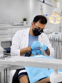 دعماً لضروف الأهالي يتواجد الدكتور محمد الدليمي (اخصائي طب وجراحه الفم...