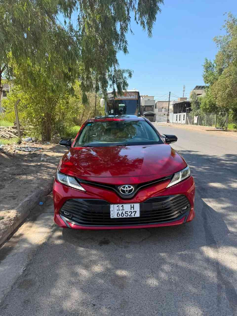 السلام  عليكم كامري 2020 خليجي وكالة SAS ماشية 84000
اللون احمر والسونار مرفوق وي الصور 
مواصفات GLE فول مواصفات اعلى فئة بالخليجي 
السيارة صار بيها ربع باب من جوة وربع داير جاملغ خلفي صبغ 
وعندك بالصفحة الثانية صار بيها بارد بالباب والهلال الخلفي 
واكو صور موجودات توضح التعديل اللي صار عليها 
السعر 18000 وبيها مجال للشراي 
رقم الهاتف ***********

فقط بيع بدون مراوس رجاءً
