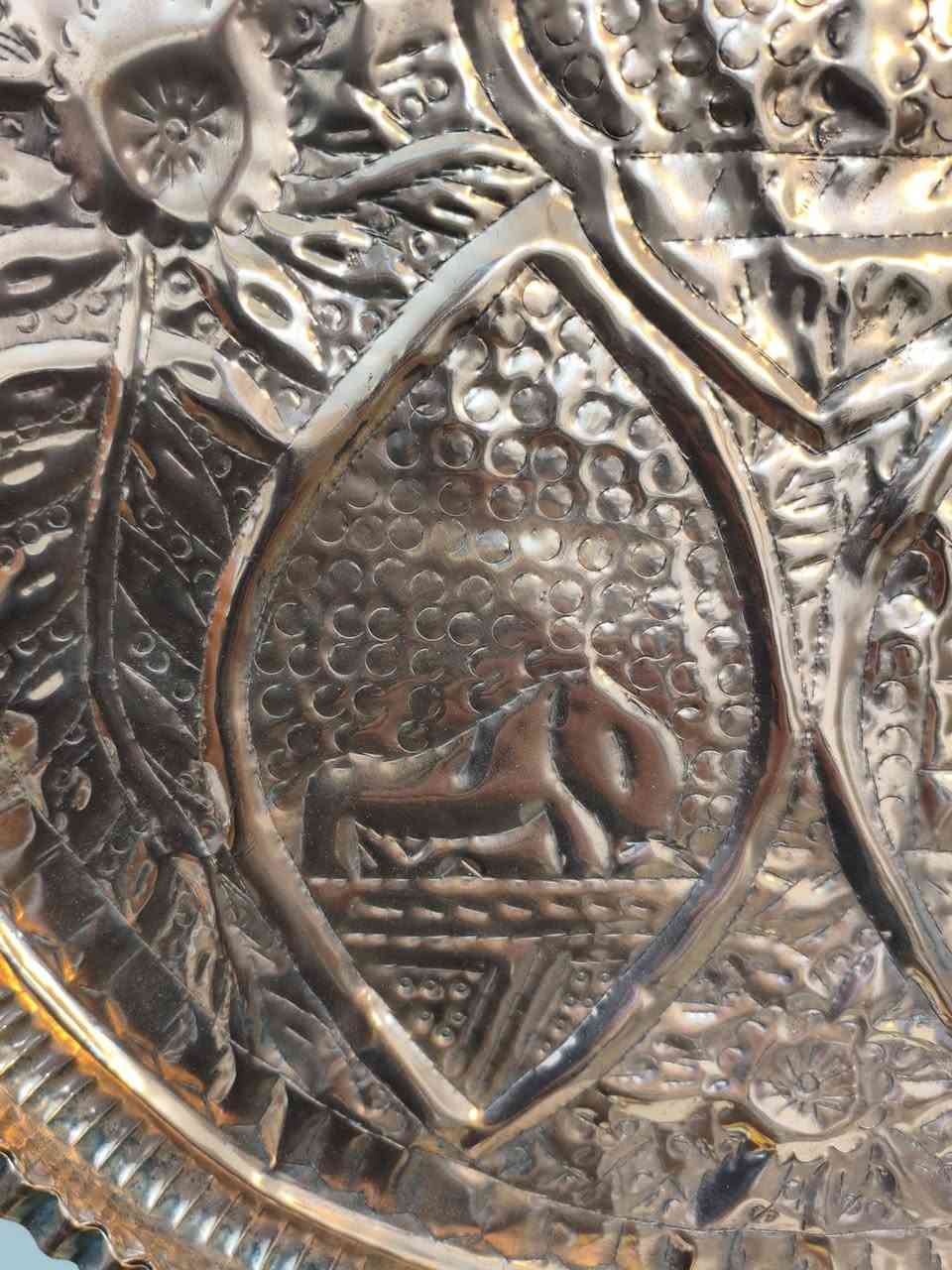صينيه نحاس احمر مصوره معالم العراق شغل يدوي القطر ٤٦ سم مكاني بغداد *********** يوجد توصيل
