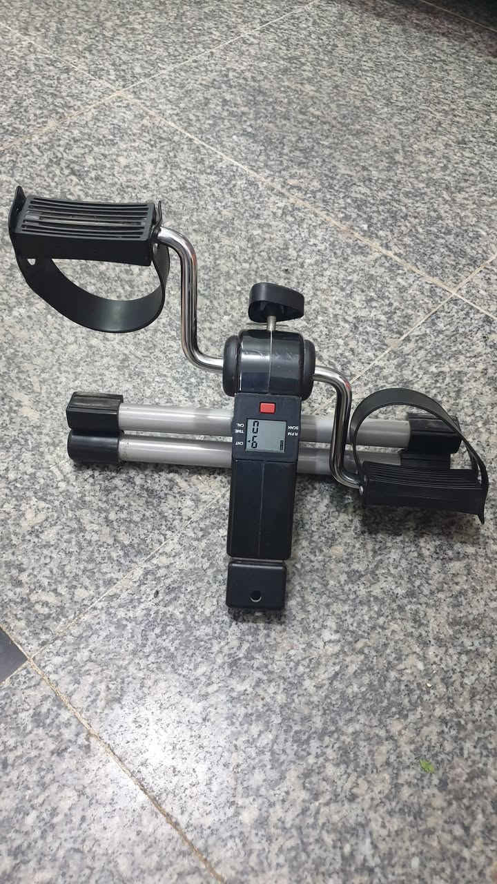 جهاز امركي اصلي مو صيني لاذابة شحوم البطن والارداف وتقوية عضلات الساقين.. كما معروض يفتح ويطبك وبه شاشة  عداد السعر 30 مكاني مركز الحلة. موبايل ***********
