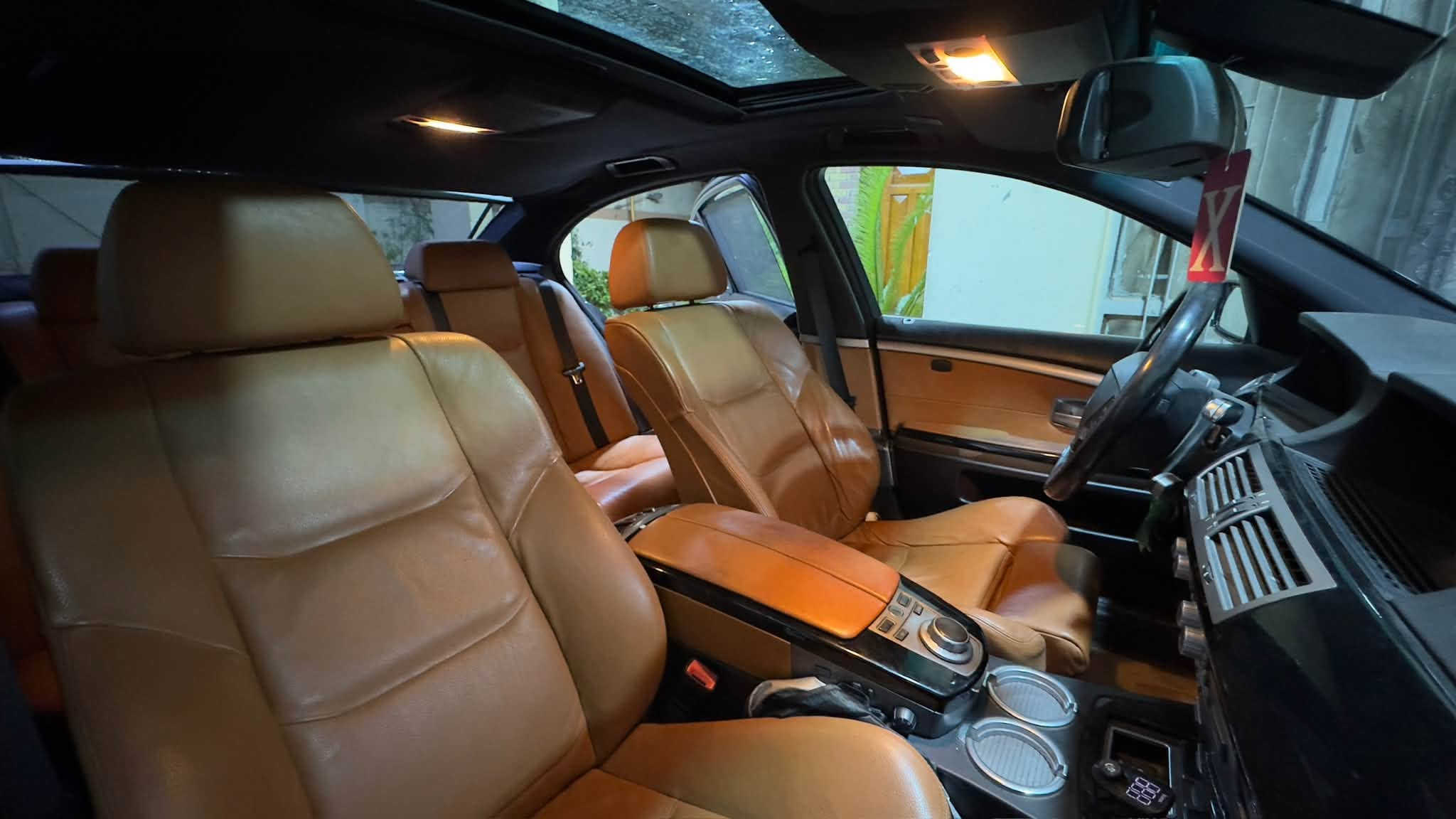 للبيع 
BMW 750i 2006 Individual
طــلــب خــاص وارد يـابـانــي 🇯🇵 
لون نيلي 🔹
ابواب شفط 
صندوق كهرباء 
بردات كهرباء 
ثلاجة وباقي المواصفات المعروفة 
ماشية 130,000Km حقيقي
السيارة صيانتها كلها على ايد الاستاذ عمار بي ام
بيها كلير باليابان 
السعر 13,000$ وبيها مجال 

***********
***********

