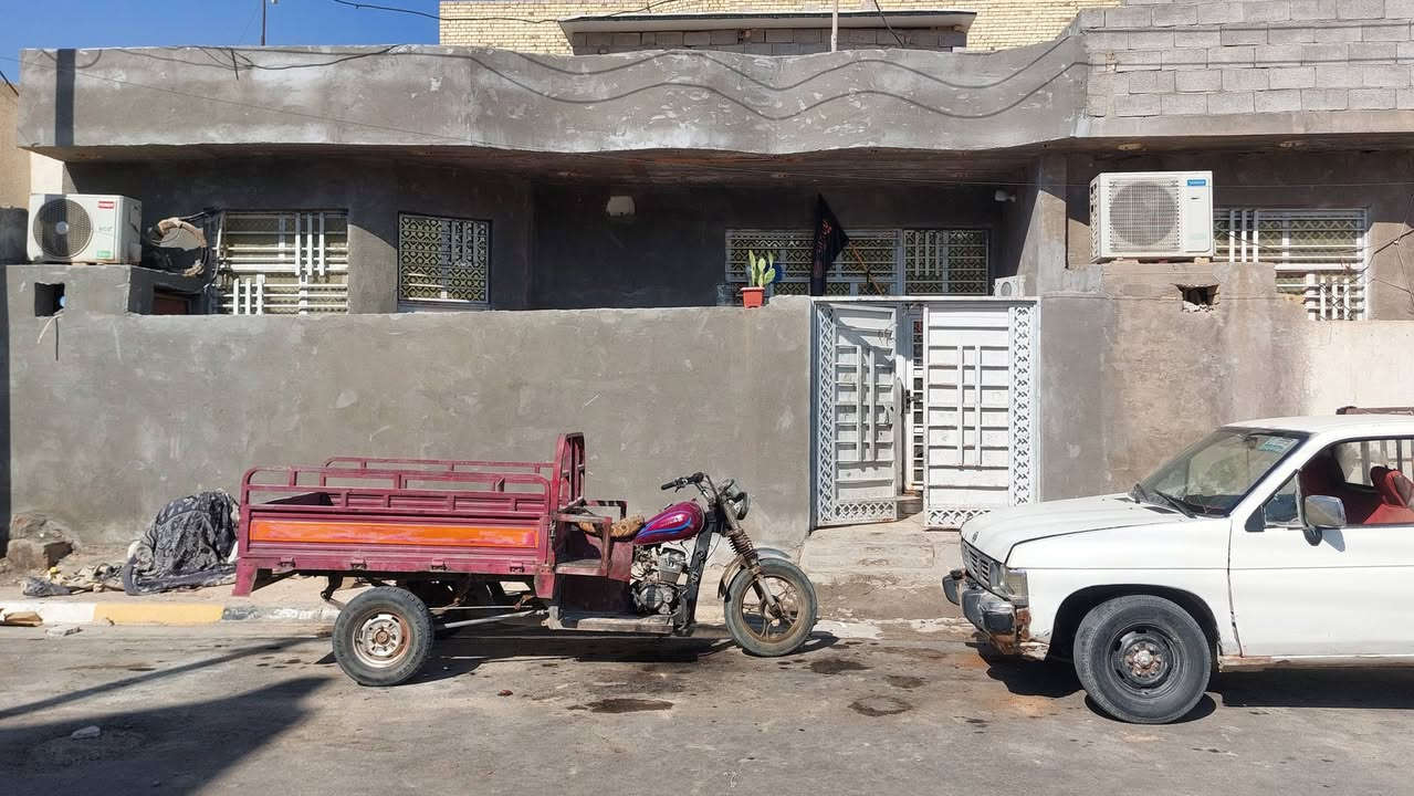 سلام عليكم
 بيت للبيع مساحه 130 العنوان حي الموظفين 
للاستفسار: ***********
