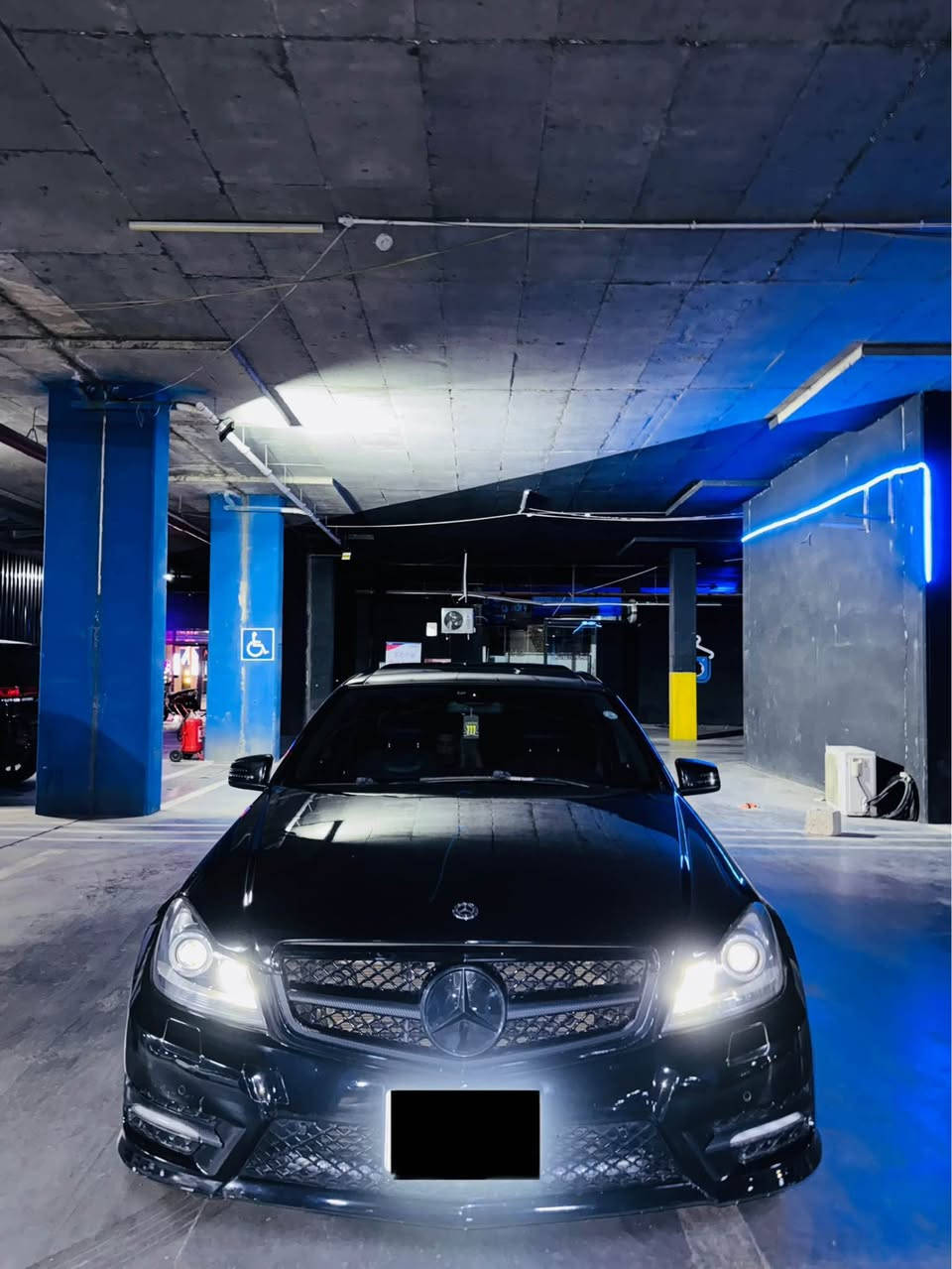 ‎سلام عليكم 
Mercedes Benz C200
‎فول مواصفات ١/١ 
‎بانوراما
‎شاشة كبير 
پرداد 
٢سويج
حه ساسات360
زه مان دوالي الماني 
لايتات محهرك
‎دبل ماوص 
‎داخل ليد 
‎سيستم سماعة 🔉
‎بعد هواي مواصفات 
‎ضرر سيارة فقط بونيت  بدون دواخيل بدون يربك 
‎بدون دواخل بدون ارباك ✅
‎سنوية جديد 
‎تحويل وكالة ثاني يوم 
‎مكان اربيل 
‎سعر155 ورقة مجال بسيط
‎رقم***********
‎واتساب موجود أربيل, العراق
