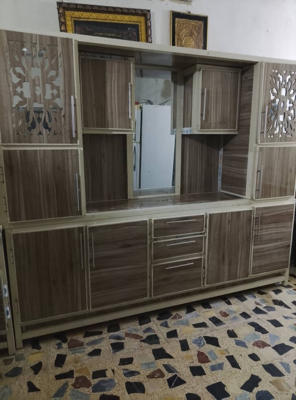 كاونتر مترين ونصف وسنك متر ونص تكمه ثكيل سعر 600 طباخ كرياز المصري 240طباخ اربع عيون 125سعر بي مجال مكانهم بغداد يوجد توصيل بكروه داخل بغداد فقط شراي يتفضل على الواتساب ***********
