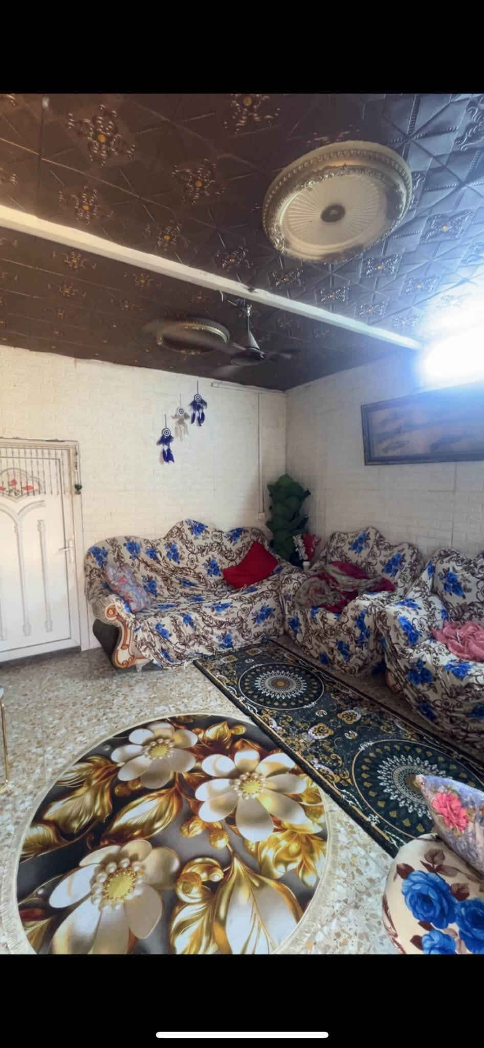 سلام عليكم بيت بزعفرانيه نهايه الأربع شوارع خلف جامع الكيلاني سند 25 بناءَ البيت سندويش بلكامل 100 متر جاهز من كلشي سعره 50 وبي مجال انشالله ***********
