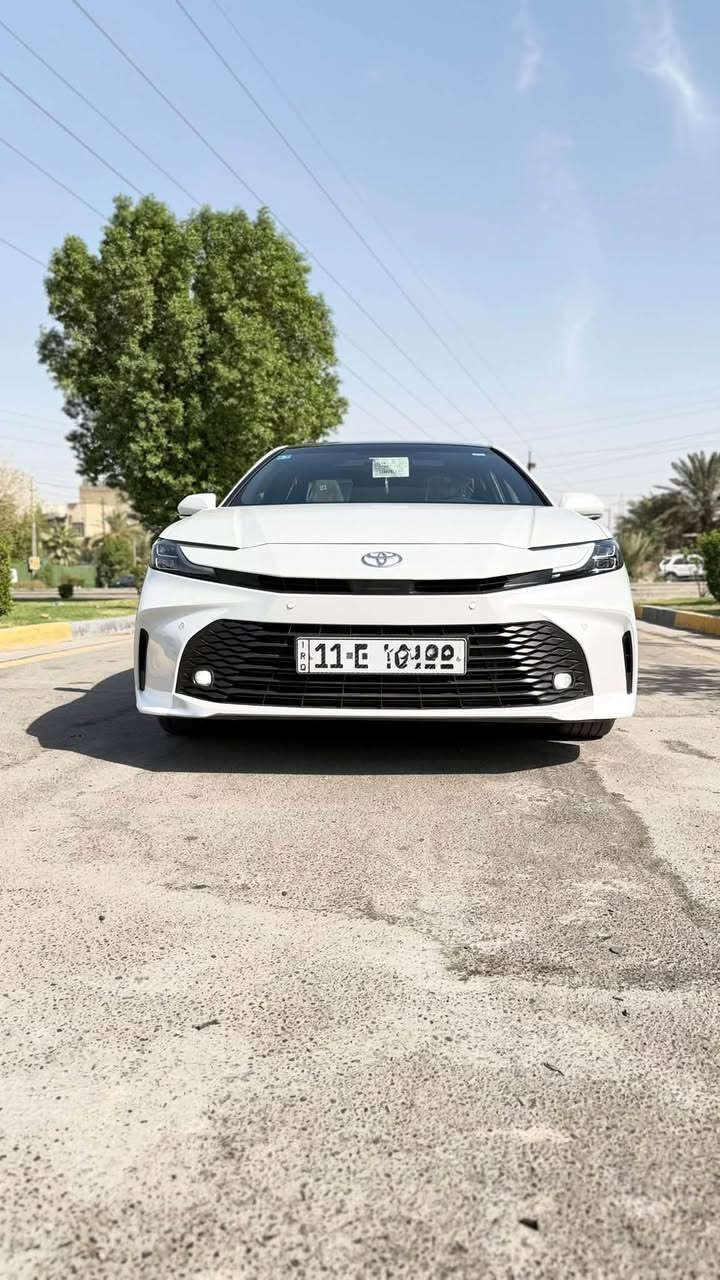 للبيع : كامري هايبرد 2025 خليجيه وكالة عبد اللطيف 
فئة lE ام البرده الخلفيه اعلى فئه 

ياباني اصلي 

بانورما على طولها مو بس فتحه 
ويل الشكل الجديد 
نظام كاربلاي 

المواصفات :
محرك هايبرد 2500 سي سي (بنزين + كهرباء)
. نظام دفع أمامي
. تشغيل بصمة (زر تشغيل)
. دخول ذكي بدون مفتاح
. حساسات أمامية وخلفية
. كامره خلفية
. أنوار LED أمامية وخلفية
. شاشة وسطية تعمل باللمس
. نظام Apple CarPlay و Android Auto
. تحكم بالمقود (ستيرنغ)
. مقاعد قماش
. مثبت سرعة
. مرايات جانبية كهرباء مع إشارات
. نظام مانع انزلاق + توزيع إلكتروني للفرامل
. نظام مراقبة ضغط الإطارات
. إضاءة داخلية بيضاء LED

السياره مكفوله كفاله عامه 
عده رصعه وسحبته bdr 

شراي تواصل على هذا الرقم 
***********
العنوان بغداد قرب تقاطع الدرويش
