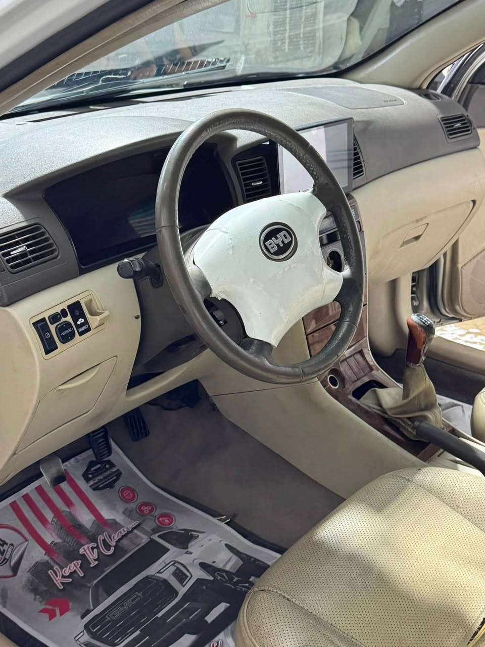 السلام عليكم ، BYD F3 2013 

رقم بغداد(11)الدولي سنويتها لل2029 

محرك 1600 لانسر ((ياباني)) والكير عادي 5 نمر ايضا لانسر ((ياباني)) 

المحرك والكير بلاد وليس تحوير ⚠️ 

السياره عليها ادامه كامله من بلكات نوزلات فيت بم حتى (منضومه التبريد جديده)

السياره بيها جراد خفيف وموضح بلصور والهلاهات مصبوغات اثر خياسات 

السياره استخدام شخصي ومال بيت موديتني ومرجعتني ونعمه من الله 

السعر: 57 وبيها مجال بسيط للطيبين 

العنوان: بغداد الدورة 

محمد العبيدي : ***********
