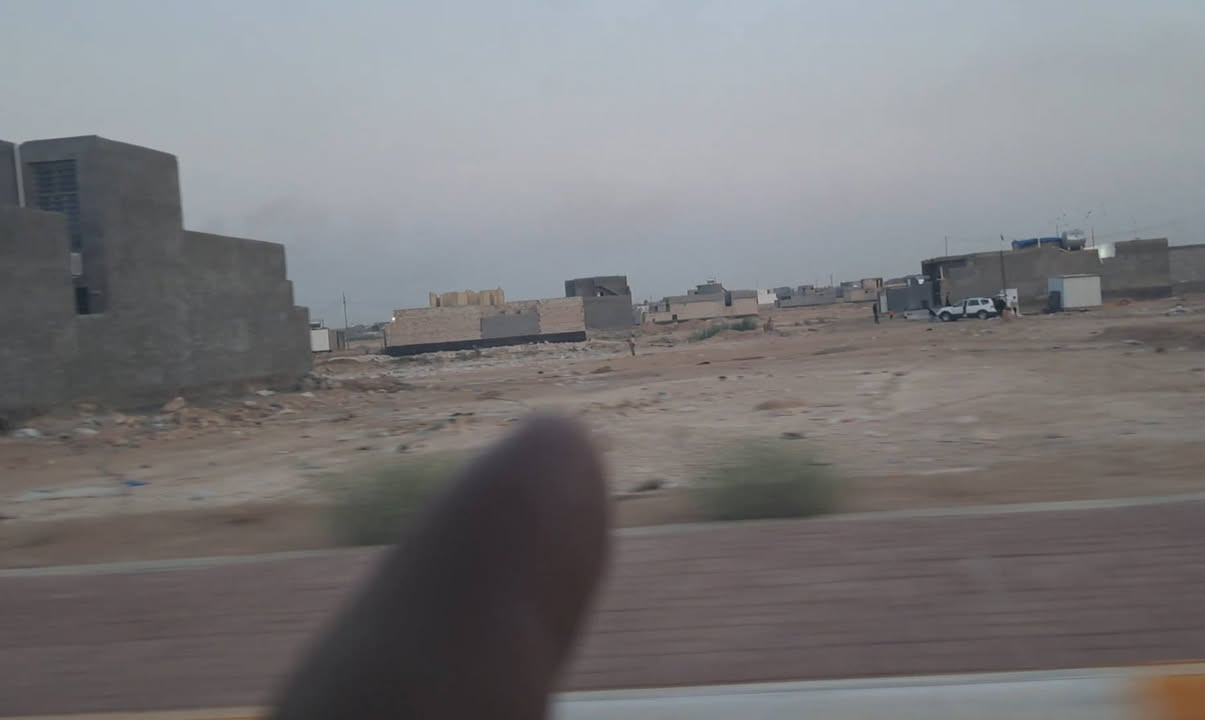 للبيع قطعه ارض بالخمسه كيلو الشراع بال ١٥ الف سكنيه  مساحه ٢٠٠ متر شارع ١٠ متر بأسمي طابو ملك صرف تحويل مباشر  خدمات ماء كهرباء سكن اسواق كامله وكاع عدله ومحدده بظهرك وبصفك جيران القطعه قريبه جدا من شارع ٤٠ كما موضح بالخارطه

السعر/٣٥ مليون قابل للتفاوض

نص مكتوب في الصور:
- Galaxy S24 Ultra