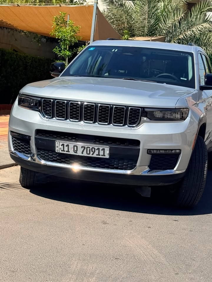 للبيع جيب جراند شيروكي Limited 4x4 موديل 2023

وارد أمريكي
كلين تايتل
الحادث سرقة فقط

السيارة جديدة ونظيفة جداً، بحالة ممتازة استعمال خفيف

رقم مميز نهايتة 911

• محرك 3.6L V6
• قوة 293 حصان
• ناقل حركة أوتوماتيك 8 سرعات
• نظام دفع رباعي 4x4
• 7 ركاب
• مقاعد جلد
• تشغيل بصمة وستارت
• شاشة كبيرة متعددة الوظائف
• كاميرا خلفية
• حساسات أمامية وخلفية
• حساسات أمان ومساعدة للسائق
• مثبت سرعة
• نظام الثبات الإلكتروني
• وسائد هوائية متعددة
• تكييف أمامي وخلفي

الملاحظات:

السيارة كلين تايتل سرقة جاملغ امامي وجاملغ ايسر✅
• الجاملغ الأمامي والجاملغ الأيسر مبدلات
• الجاملغ الأمامي مستبدل بقطعة أصلية طبق الأصل
• البنيد مصبوغ

***********
