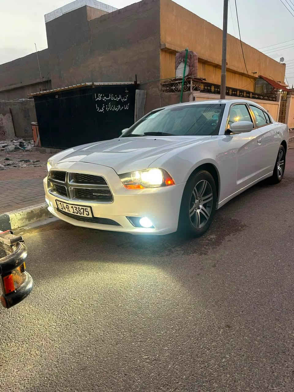 السلام عليكم دوج جارجر 2014كفاله عامه. رقم جديد بصره ادمه تونه سويناها فئه sxt. رايدنه 180وبيه مجال   *********** مكان البصره الزبير بيع او مراوس
