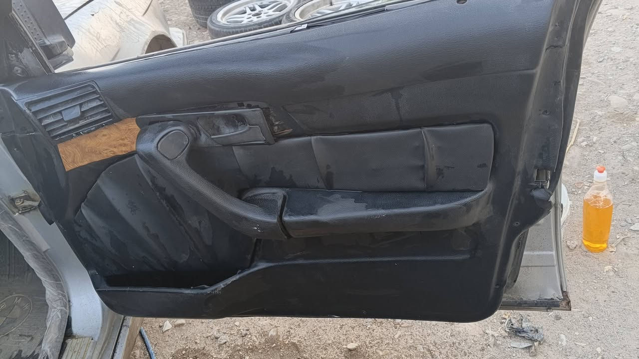 سلام وعليكم بيع ويل ام مع غرفه كرتير جد نضيفه شغل جديد 4كشنات مع 4وجه باب،،،،  ويل حجم18بي ثنين مصلح شرط من كلشي سعر الويل قفل200الف وسعر الغرفه 250قفل مكاني موصل ***********
