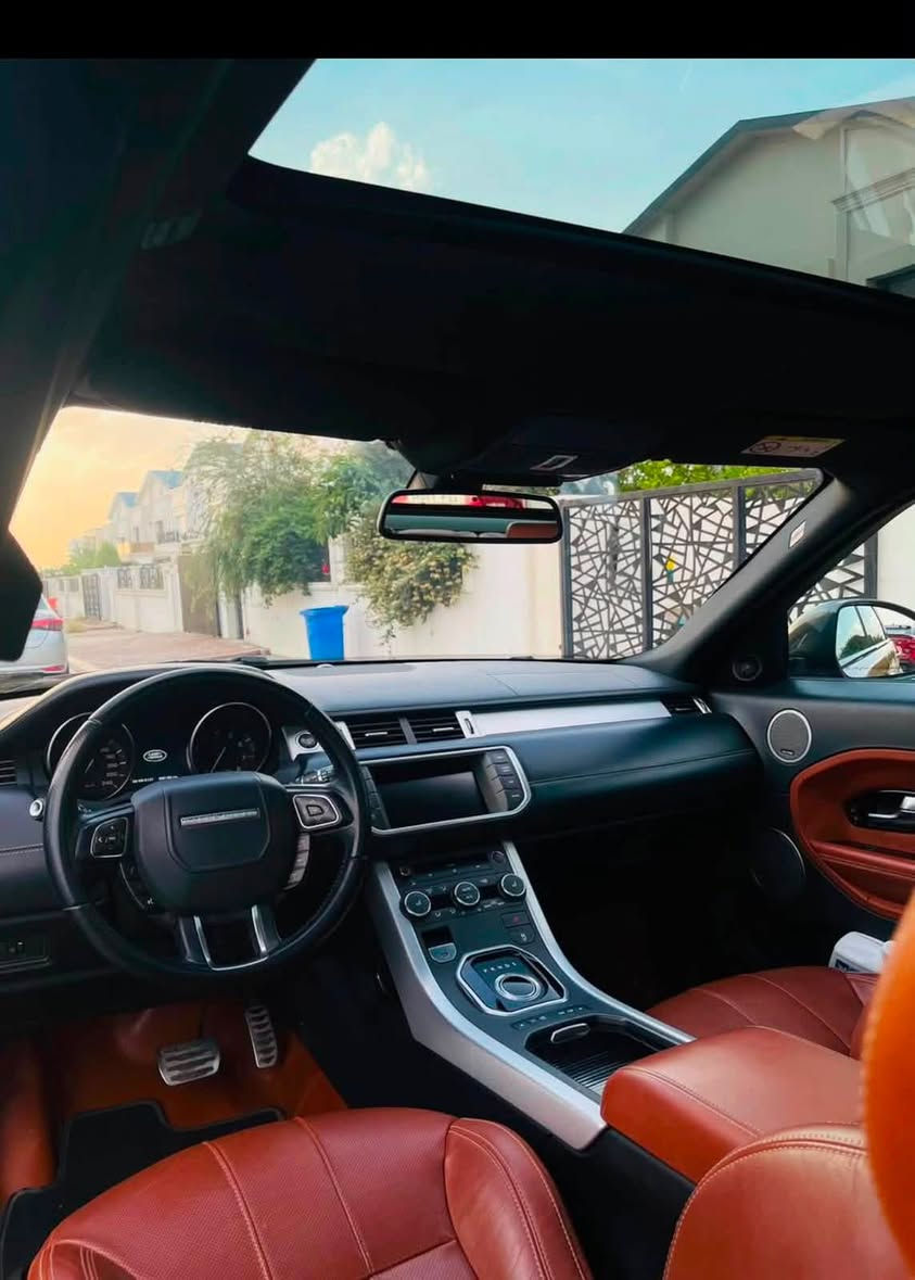 Range Rover Evoque
👑 رانج روفر إيفوك 2014 | RANGE ROVER EVOQUE

🔥 بحالة الوكالة - ممشى حقيقي قليل جداً 55,000 كم فقط!

📍 الموقع: أربيل (هەولێر).

🏷️ اللوحة: السليمانية (ڕەقەم سلێمانی).).

📄 السنوية والتحويل: بشرط التحويل والتحويل مباشرة بالاسم (الرقم والسنوية منتهية الصلاحية).

✨ حالة السيارة والفحص (بشرط الفحص):

🛡️ البودي: دعامية إلى دعامية بشرط الفحص (دەعامی بۆ دەعامی بەشەرت).

📄 التقرير: كلين تايتل (Clean Title)، سيارة خليجية وكالة أربيل (سفری هەولێرە).

⚙️ المحرك: 2.0 Turbo.

💎 المواصفات العالية (Full Options):

التصميم الخارجي: بلانك إيدیشن (Black Edition) | لونين (دوو ڕەنگ) | سقف بانوراما زجاج بالكامل.

الإضاءة: لايتات LED مع عدسات هيدروليك.

الأنظمة الذكية: رادار وتحديد مسار (خەتی جادە) | حساسات أمامية وخلفية مع كاميرا.

المقصورة والداخلية: داخلية لون قيسي مميز | كراسي كهرباء مع ذاكرة خزن وهيتير (تدفئة) | مرايا جانبية كهربائية ومراية داخلية أوتو.

التحكم والقيادة: تحكم ستيرن (ڤۆڵیۆم) | كير شفت (شفتات خلف المقود) | كير سبورت | 4 مودات قيادة مختلفة | بريك بصمة (هاند بريك إلكتروني).

🎵 النظام الصوتي: نظام صوتي فاخر جداً من شركة Meridian Sound System.
14300$💵

📞 للتواصل والاستفسار المباشر:

☎️ رقم الهاتف: [***********]
