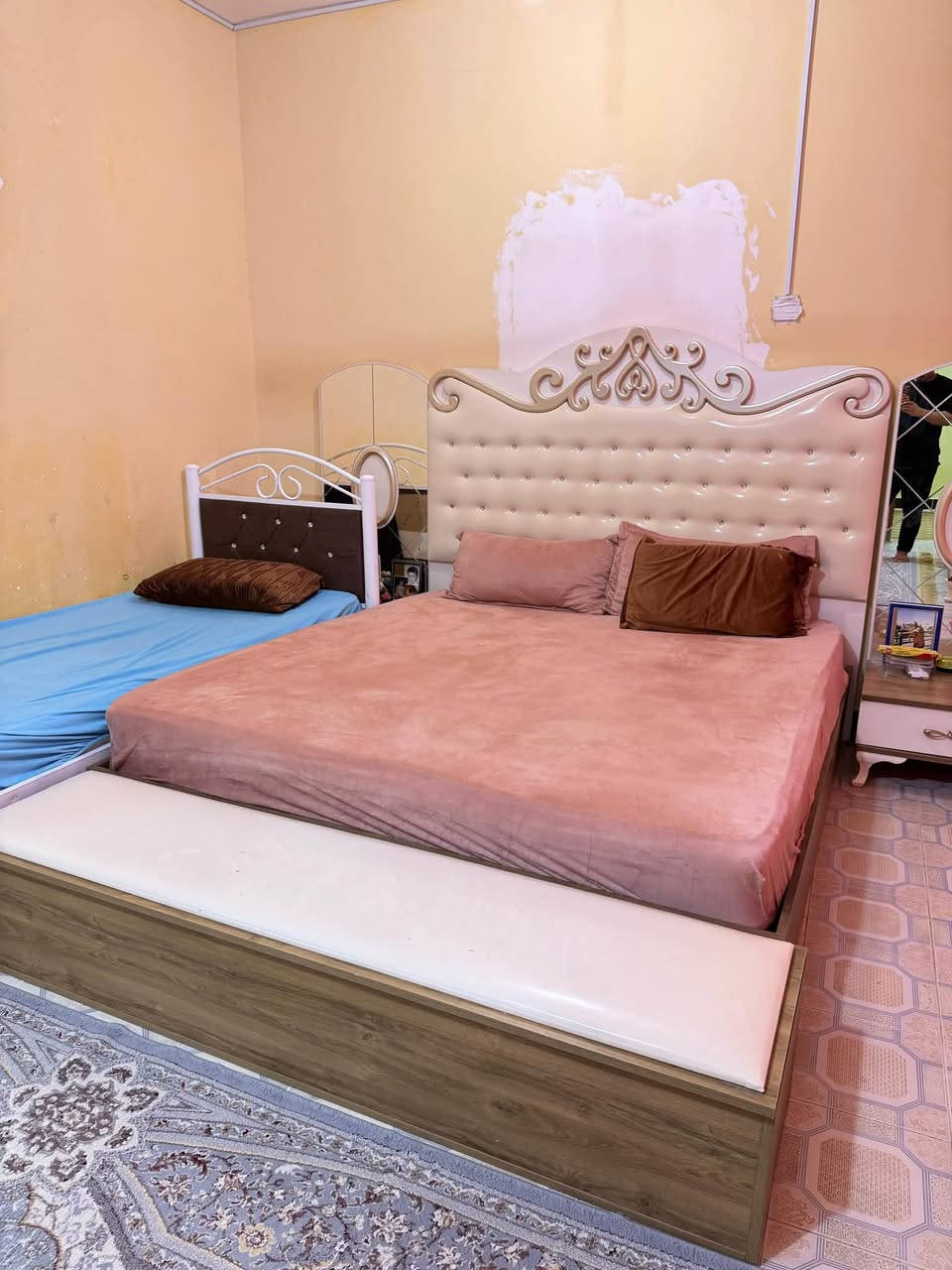 السلام عليكم غراض بيت كاملة للبيع كلهن نضيفات 
المكان الاصمعي الجديد رقم الهاتف ***********

