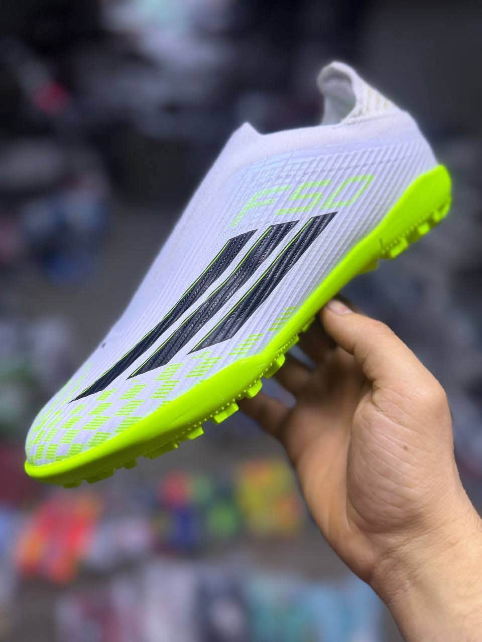F50 اصلي جديد
قياسات ٤٠ إلى ٤٥
ماستر اصلي جلد كرستال 
يوجد توصيل لجميع محافظات العراق
للحجز والاستفسار  مراسلة الصفحة 
او المراسلة واتساب ***********
