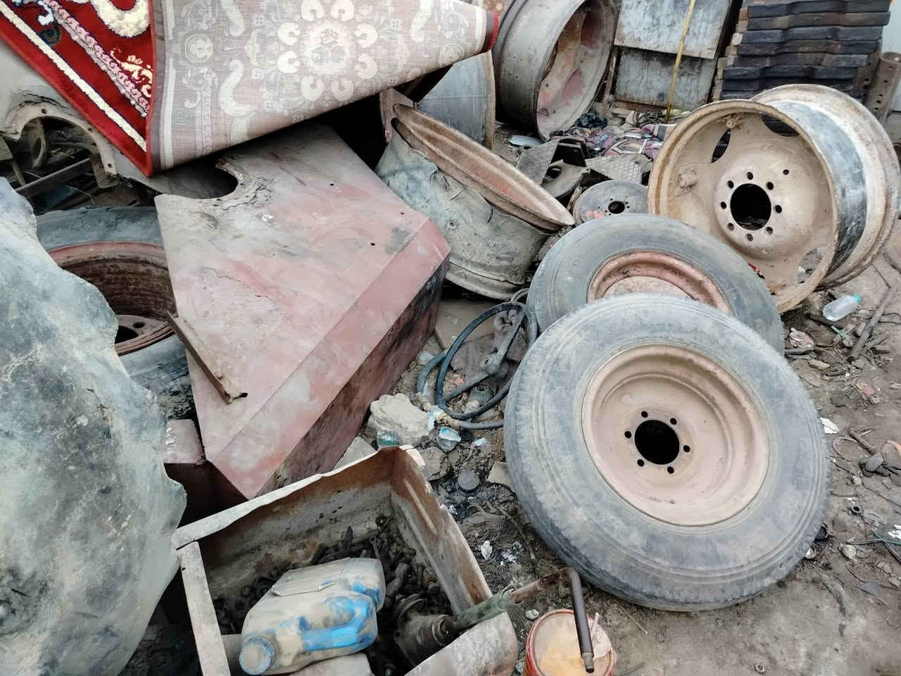السلام عليكم غراض تفصيخ عنتر للبيع العنوان ميسان حي العسكري الاتصال على الرقم ***********
