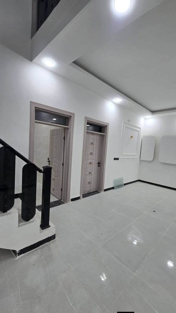 بيت للبيع
⭕️(طابو زراعي سند 25 داخل مجمع الروان شارع 15طابقين)
الطابق الاول 
⭕️غرفتين نوم 
⭕️استقبال
⭕️صاله  
⭕️  مطبخ 
⭕️ مجاميع صحيه داخل وخارج
⭕️ طارمه
———————————— 
⭕️ الطابق الثاني 
⚜️ غرفتين نوم سويت
⚜️صالة 
⚜️مجاميع صحية  
ــــــــــــــــــــــــــــــــــــــــــــــــ

مراسلةالصفحه او 
***********
*********** يوجد واتساب ديوانية, القادسية

