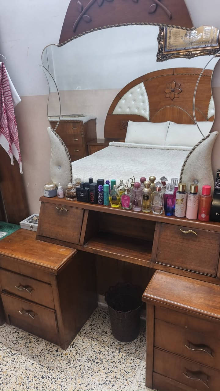 زاويه • تخت • ميز