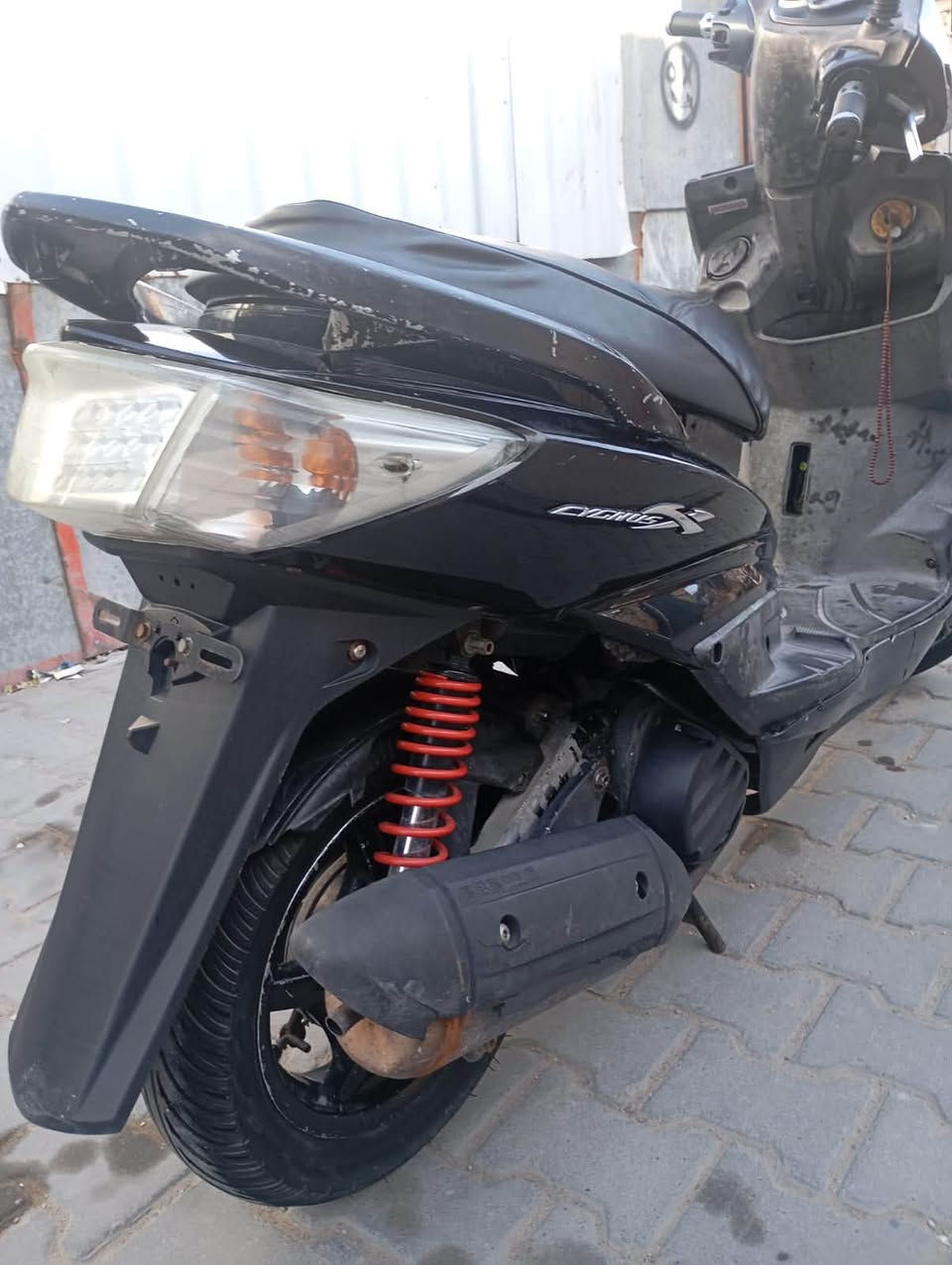 سكنس فحل  نوزل خطين للبيع مفتوحه مبدل زنجيل بس كلشي شغال بيها تايرات جدد سعر800وبيها مجال. مكاني الحسينيه الراشديه ***********
