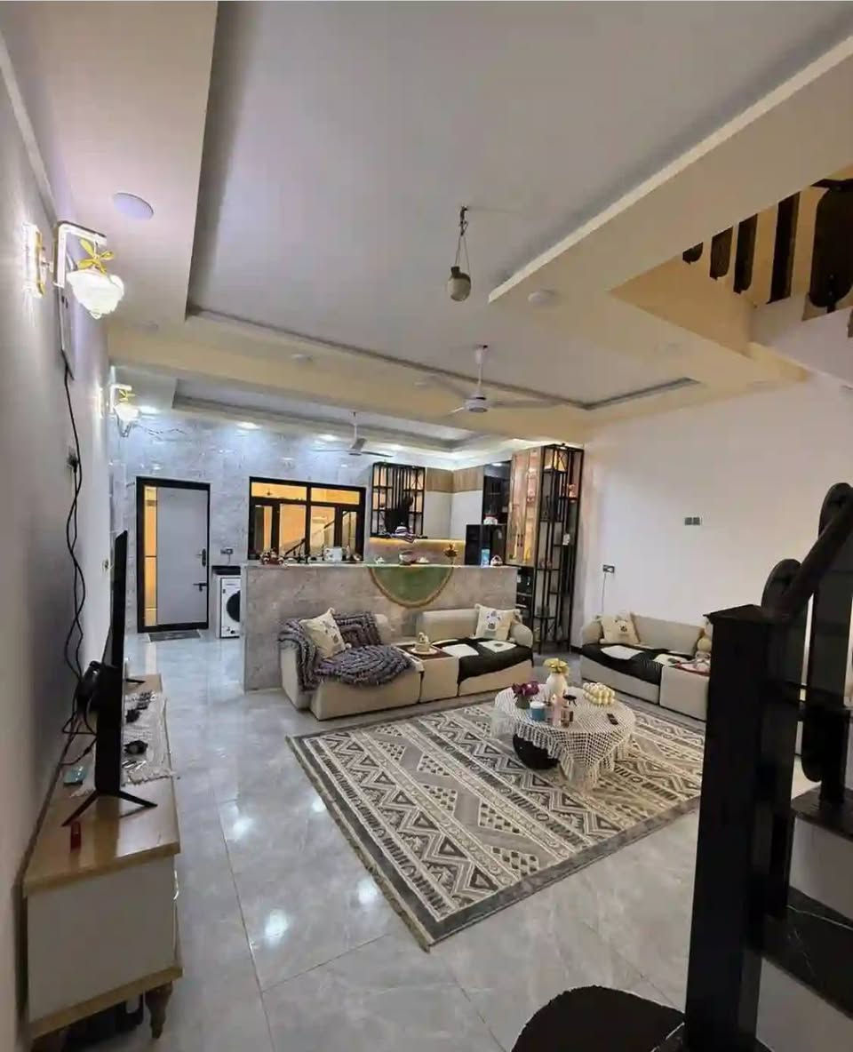 بيت 100 متر طابقين سعره 55وبيه مجال ***********
أو تساب
بيت على شارع المطار مقابيل ملحق القريه ماء وكهرباء واتبليط الحد باب بيت طابو زرعي سند 25 بناء طابوك جمهوري صب كونكريت سيراميك بورسلين ثقيل النجف, العراق
