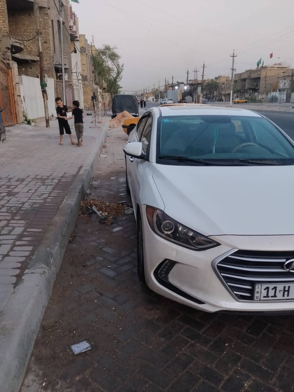 سلام عليكم الانترا موديل 18جاهزة تبريد محرك كير ليبل واحد حادث امريكة جاملغ خلفي صبغ باب خلفي صبغ  فتحة بصمة رادار تحكم ستيرن السعر 120وبية مجال مدينة الصدر ***********
