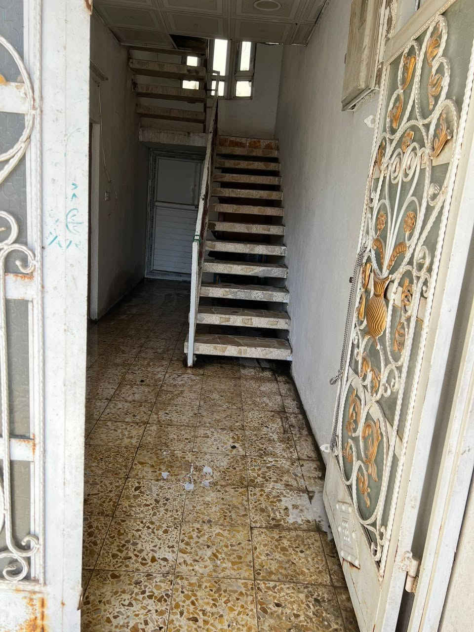 للايجار شقه غرفتين وصاله ومطبخ وحمام سيراميك ابواب خشبيه شبابيك pvc خط مولد تاكي خلاطات أرضية سيراميك سخان سقوف ثانوية 
النجف شريط النصر مهندسين مجاور مدرسة الغدير الأهلية 
 للاستفسار الاتصال على الرقم ***********  
الاجار 275
