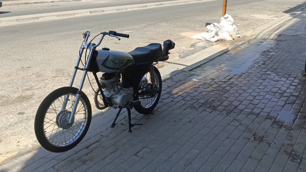 سلام عليكم شباب دراجه للبيع مكينه سيجي نامه شاصي شلامجه بيه رقم ونجوم كلك كلك دراجه مكفوله كفاله عامه درجه بطله تاخذه ربع مذب عليه ودراجه جديده  ستوني شادله كشن وتلنكي اصليات الله شاهد ماكني نجف شراي بيه خير ويدلل وسعر مناسب ***********
