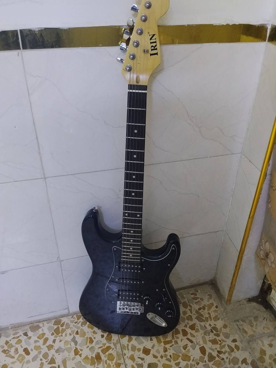 كيتار كهربائي irin مبدل بي كلشي احترافي
شاد loaded pick guard 
H-S-H
professional tuners
Alice normal gauge strings
امبليفاير fender frontman 10g امريكي اصلي مو مال سوك
سيت اوتار اضافي
بيك 
حقيبة 
نظام وايرليس لاكيتو
كيبلين اصليات
السعر كلهن ب200 بيع مستعجل 
توصيل متوفر جميع المحافظات 
رقم الهاتف ***********
