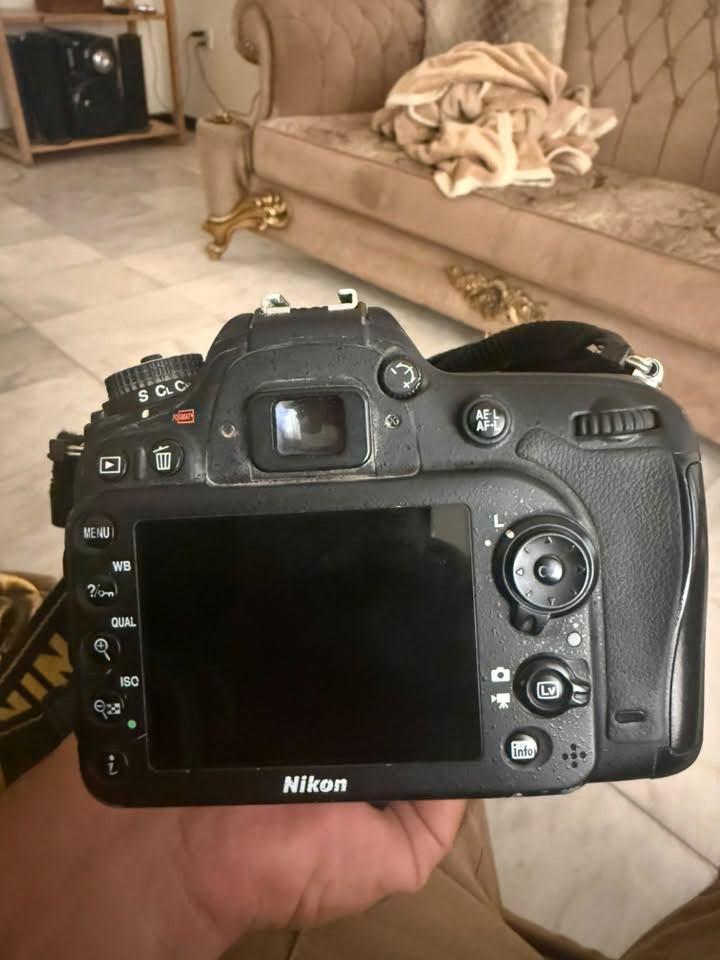 كامره D7100للبيع مكاني الكراده ب300 الف وبيه مجال الكامره حلوه ***********
