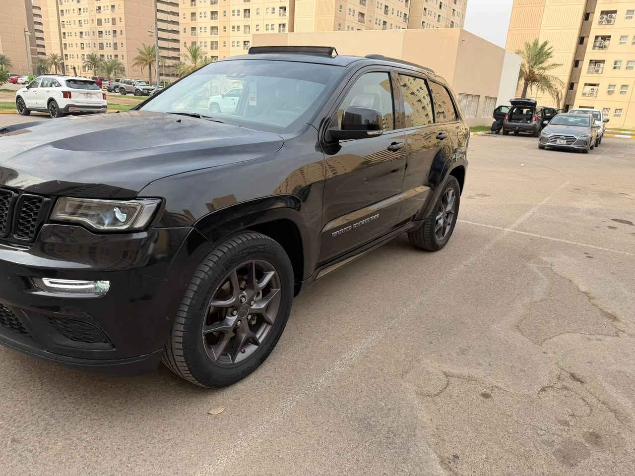 سلام عليكم جيب كراند شيروكي فئه الX موديل 2020 وارد امريكي حادثها من امريكا جاملغ وهنا بلعراق صار بيهة طخطخات وصار بيهة قطع صبغ اني ابيعلك عام وعدي سونار بدون دواخل سياره شواصي كفاله بدون ارباك محرك كير مكفولات 3600 بساتم 14 كله بانزين عادي ماشيه 67 فول الفول معروفه الX بنوراما كشنات جلد تدفئه بكشنات كشن كهرباء وذاكره خزن ستيرن تدفئه بصمه تشغيل عن بعد حساس امامي خلفي رادارات مانع تصادم مانع انحدار ويل كب 20 جنطه كهرباء حساس مطر اوتو بارك هيتر بلمري لايت زنون داينمك سياره من دعاميه لدعاميه ماكو شي بيهة مو شغال ولا كلوب مشتغل بدشبول سياره مال بيت ومال جناي باسمي ثاني يوم تحويل هزه جديده رقم بغداد باسمي السعر 175  بكان سياره بغداد ***********
