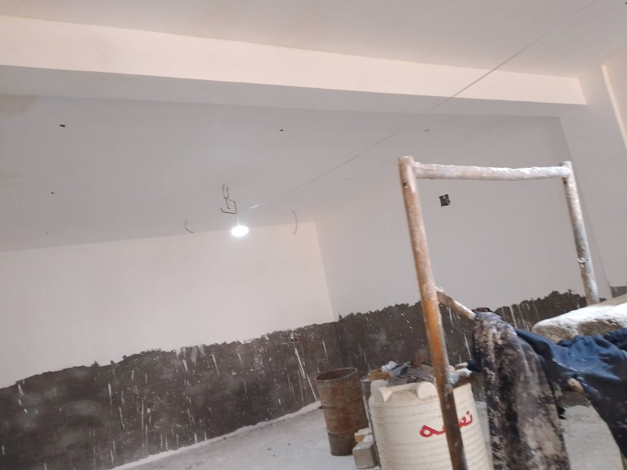 لبخ. اسود ابيض مساطر درجه اولى.   متفرق حاليا مقطوعه أو متر مربع.  عمل داخل البصره فقط 
***********
