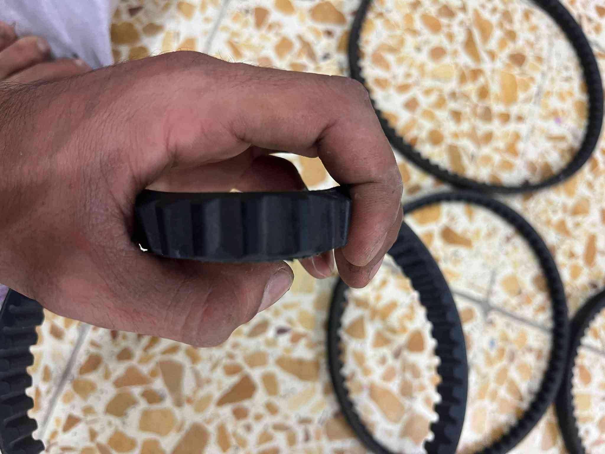 غراض للبيع مالت ماكس وهاذي اسعارهن  نظيفات على الشغل  مكاني ديوانيه مركز هاذه رقمي بي واتساب هم ***********

نص مكتوب في الصور:
- 5 الف اشاير وجامه
- 7 الف. ثنينهن وحده اصليه والثانيه تجاري على شغل
- اللفين
- 3 ألف
- 3 الف
- الف
- على الالفين الواحد بيهن مالك حاويه