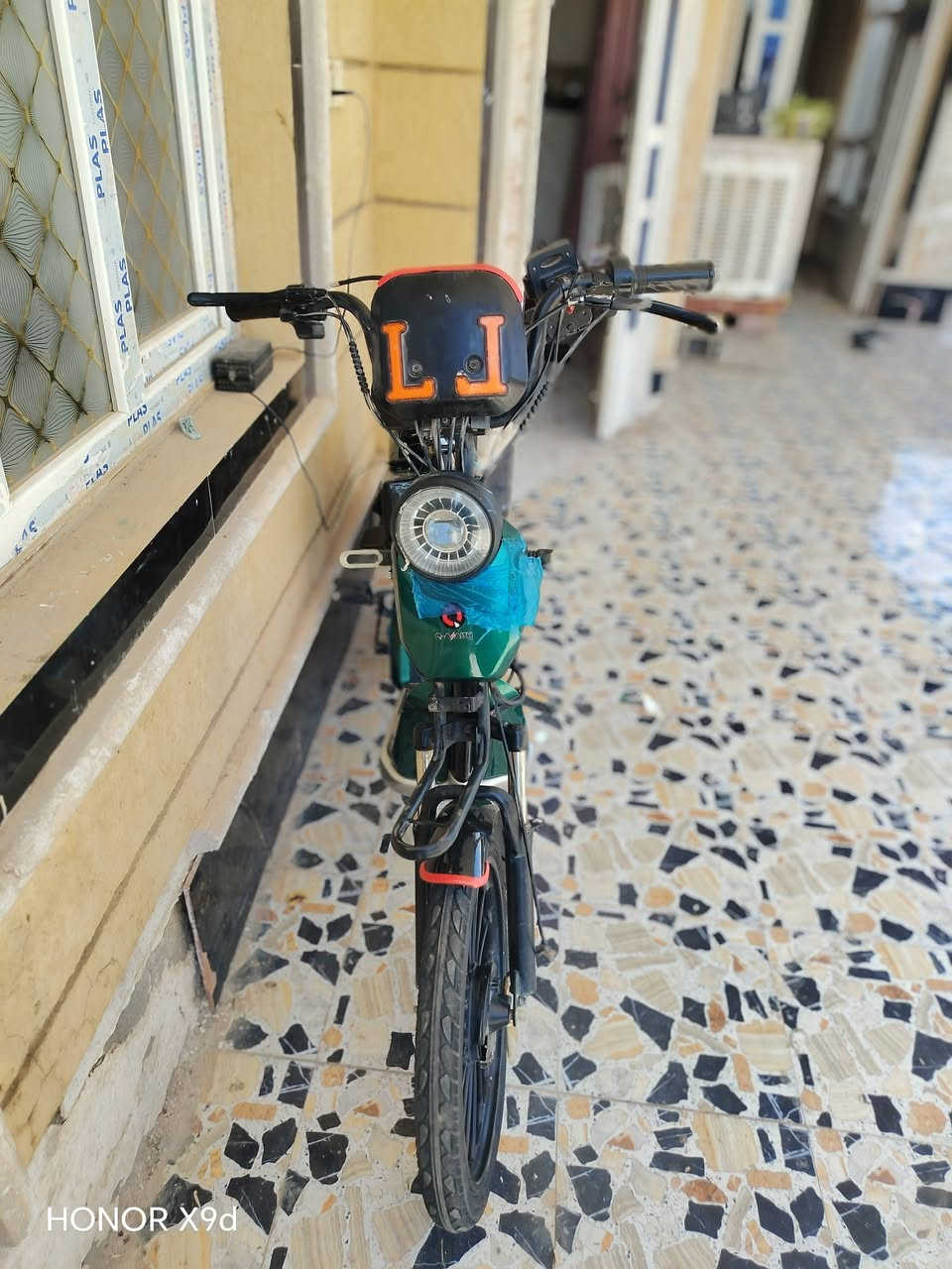 سلام عليكم باسكال شحن البيع موديل 25 كهربائية شغاله مكاني صويره السعر 450وبي مجال  رقمي ***********

نص مكتوب في الصور:
- HONOR X9d