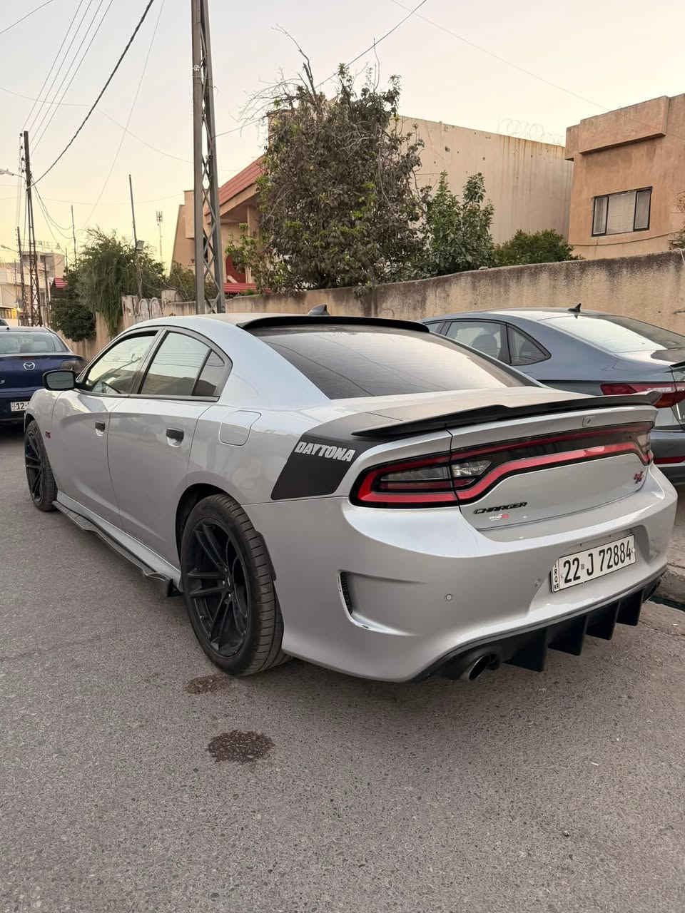سلام عليكم
ديتونا 5700 ارتي 
فول عدا فتحه 
موديل 2020
ماشيه 79 
سقف اسود بلادي ومكتوب بسنويه هم 
ضررها جملغ  امامي يسار فقط وخفيف لا دواخل ولا ارباك
وبيها بارد بسيط بجملغ خلفي ما بين
سياره جاهزه تيرتها  جديده صدرها 
تبريد كير محرك اكسل كلو ع وصع  شركه 
مكانها موصل 
سعرها 209 
***********

