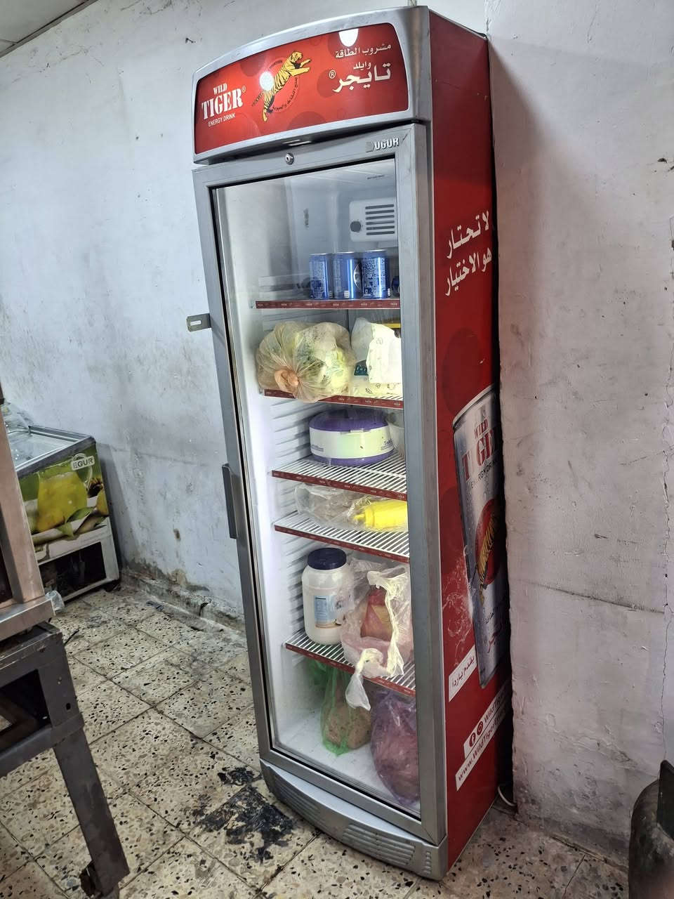 فرن وعجانه وبراد ببسي وجمده
وعارضه 
وطباخ فلافل 
وكريل بركر حوضين فنكر
ميز متر ونص 
للبيع
للتواصل 
***********
واتساب
