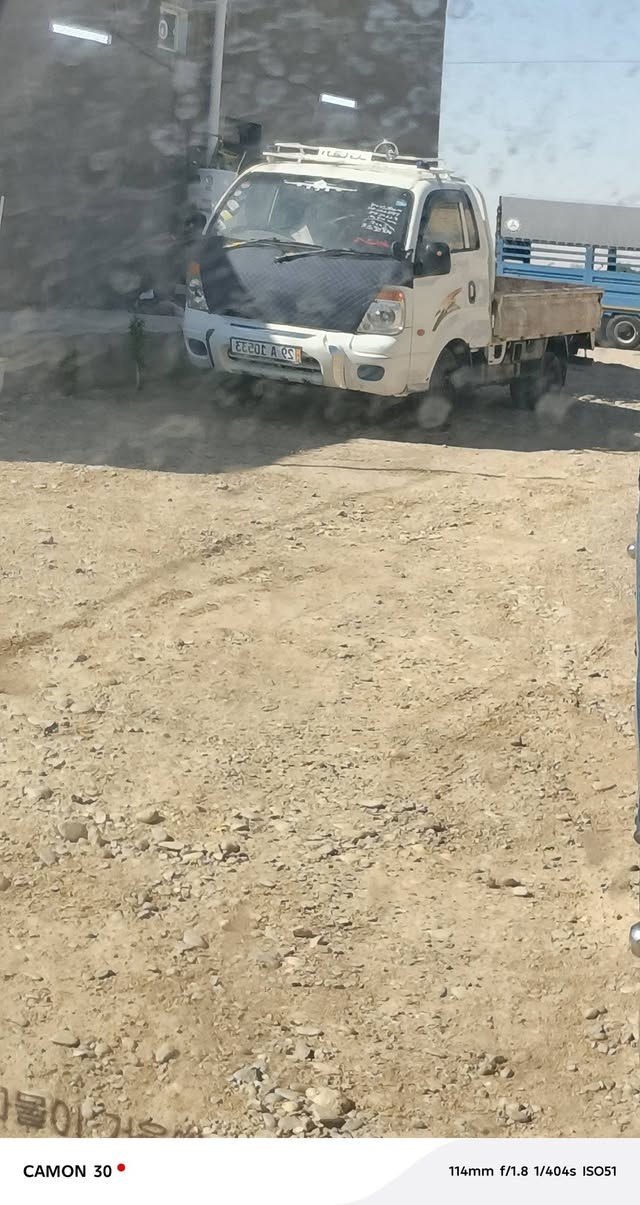 السلام عليكم كيا نثية لبيع مديل ٢٠٠٨ مكفولة رقم واسط 
رقم الشاصي ماواضح تحويل ثاني يوم  مكانك كوت مركز الاتصال ***********

نص مكتوب في الصور:
- CAMON 30 • 114mm f/1.8 1/404s ISO51