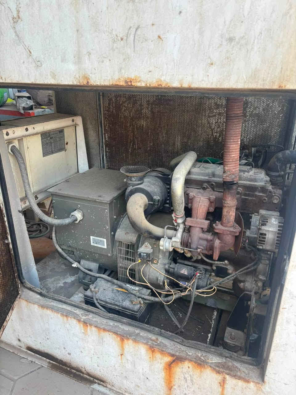 السلام عليكم
مولده للبيع بيركنز 50kv
كاتم مضبوط
للاستفسار اكثر الاتصال على 
الرقم ***********

