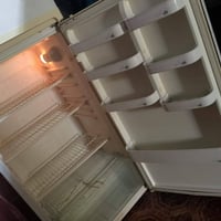 ثلاجة • للبيع • تواصل خاص