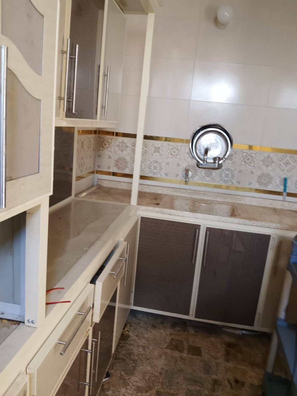سلام عليكم كاونتر البيع سعره 650عنوان بغداد ستفهام رقم الهاتف ***********
