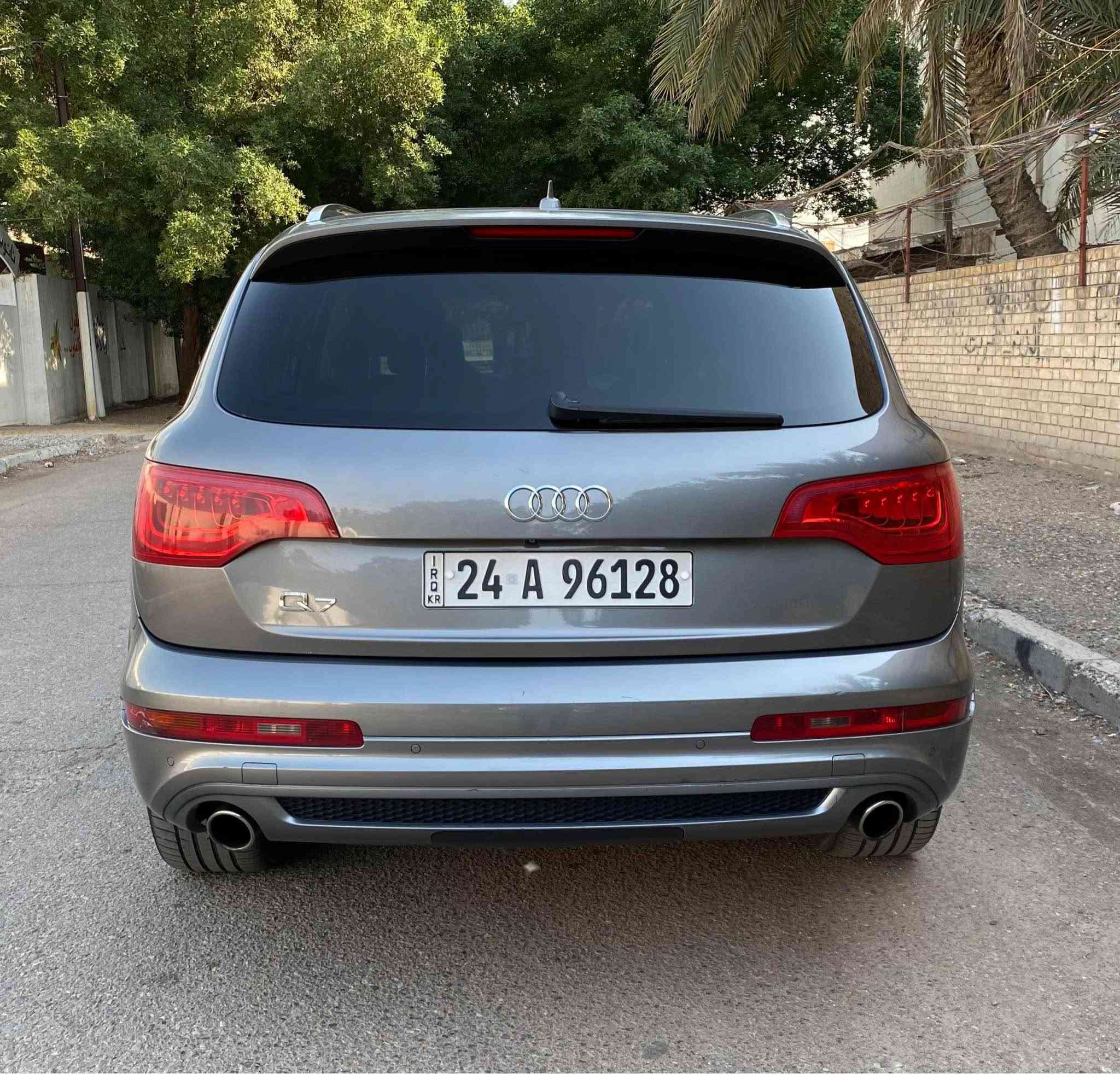 أودي Audi Q7 موديل ٢٠١٢ خليجي مواصفات السيارة طلب خاص فول فول سقف كنتارا بلادي داخل جلد اسود بلادي كشنات الامامية تدفئة وتبريد وخزن وضعيات ستيرن خزن وكهرباء وصاج بلادي قبضة كير صاج بلادي انارة مخفية بالابواب بردات بلادية بانوراما مع سلايد خلفي لمقاعد الصف الثالث ٧ راكب تبريد منفصل حتى لمقاعد الصف الثالث بلوتوث مع دي في دي منفصل بلادي مع رامات عدد ٢ مع هارد خزن بلادي مع سي دي جنجر عدد ٦ اقراص نفكيشن نضام ماوس وجي بي اس تشغيل نظامين بصمة او سويج ٥ وضعيات قيادة سستم صوت Bose مع دمام بالصندوق بلادي 
السيارة نظام جكات تصعد وتنزل حتى بالسرعات العالية تنزل من وحدها وحتى بالصندوق دكمة تصعدها وتنزل لسهولة حمل الامتعة 
دخول ذكي مع بصمة ابواب عدد ٤ انارة ترحب خارجية حتى بالمري الجانبية 
المري الجانبية خزن وهيتر وقلب عند الرجوع للخلف مع شفط قلاب 
كامرة خلفية بلادي حساس مطر الماسحات الامامية تفاعلية مع السرعات مع ماسحة خلفية لايت زينون بلادي مع ليد نهاري بك لايت ليد مع لايت متحرك مع الستيرن 
محرك وكير وحجر بيئة بلادي ما مفتوح 
محرك ٦ سلندر مع سوبر جارج قوة حصانية ٣٣٥ كير ٨ نمر شفتات كير بالستيرن السيارة كلها على البلاد غراضها كلها بلادية حتى العدة والسبير وستارة الصندوق 
بيها ربع الباب الخلفي صبغ عكس السائق 
ماشية ٢٠٥ الف كيلو متر حقيقي كل غراضها البلادية مال الشركة وياها كتلوكتها بصمات عدد ٢ وياها غراض الصندوق البردة والشبكة والفواصل كاملة
السعر : 145 ورقة وبيها مجال
موبايل : *********** 
بيع او مراوس حسب الرغبة بغداد, العراق
