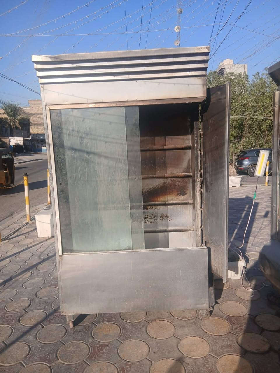 سلام عليكم غراض مطعم البيع المكان بغداد الزعفرانيه شوايه الدجاج عليه الغاز عدد 2 وحمايه طعام واحدة لاستفسار عليه الخاص او الرقم *********** يوجد واتساب
