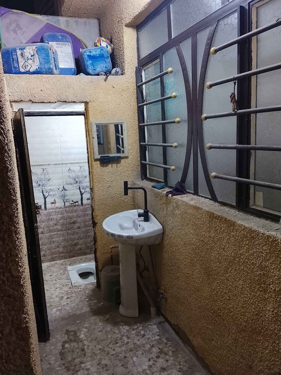 سلام عليكم بيت 50 متر زراعي بناء جديد وحديث الاربع شوارع ورا مدرسه قتيبه رقمي بي وتساب ***********
