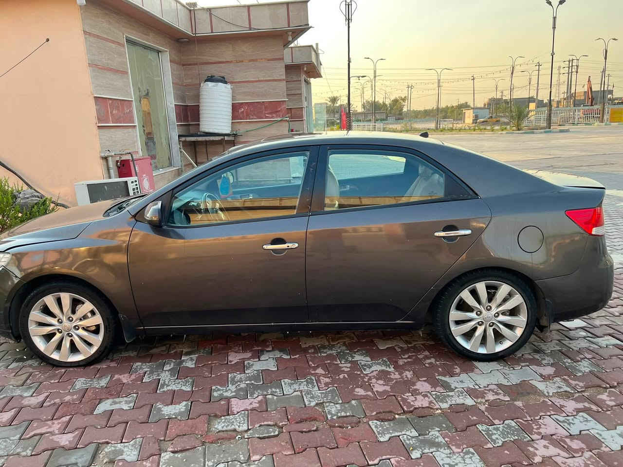 سلام عليكم
سيراتو ٢٠١١  فول مواصفات بصمه تحكم جهتين شفتات ستيرن فتحه كامره   رقم اربيل رعيها جيراني 
السياره كير مكينه حداديه تخم تاير كله كفاله 
ماشيه l160الف  حقيقي مصبوغه حزام اثر جراد بيها طخه مو قويه  بجاملغ الخلفي ما واصل 
السعر ٨٢ مكاني بابل الكفل
‏***********
