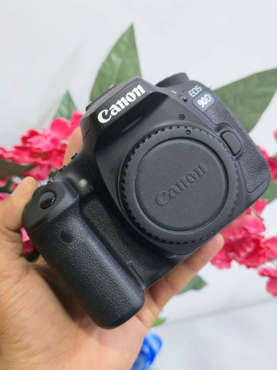 Canon EOS 90D+18-135kit
كاميرا جديده لوك نضافه 100%
دقه 32.3ميكابكسل 
تصوير فيديو 4k وشاشه لمس قلاب 
وايفاي او بلاتوث وتتبع الوجه
توصيل متوفر واتساب 
***********
@الجميع
