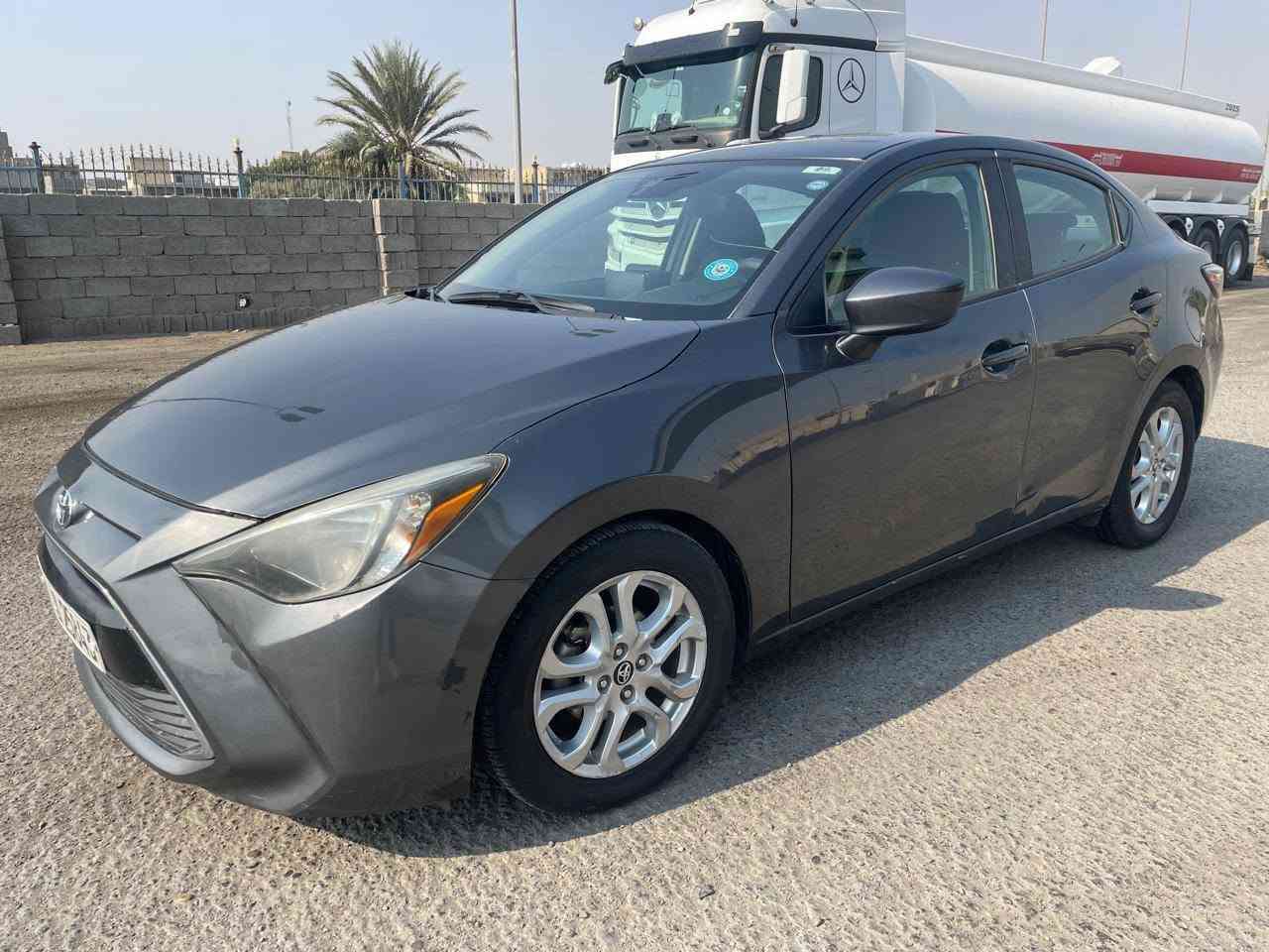 تويوتا Yaris iA موديل 2018 وارد أمريكي 🇺🇸

* محرك 1500 سي سي (1.5L) 4 سلندر

* قير أوتوماتيك 6 سرعات

* دفع أمامي (FWD)

* شاشة وسطية 7 إنج

* كاميرا خلفية

* بلوتوث + USB + AUX

* تحكم بالدركسون

* مثبت سرعة

* تشغيل Sport Mode

* جنوط ألمنيوم قياس 16 إنج

* زجاج ومرايا كهربائية

* تكييف ممتاز

* تشغيل بالبصمة (حسب الفئة)

* نظام مانع الانزلاق (Traction Control)

* نظام الثبات الإلكتروني (ESC)

* ABS + EBD + BA

* وسائد هوائية متعددة

* نظام التحذير قبل الاصطدام بسرعات منخفضة (حسب الفئة الأمريكية)

* استهلاك وقود اقتصادي جداً

* محرك واعتمادية عالية، السيارة مبنية على منصة مازدا 2 مع محرك 1.5 بقوة حوالي 106 حصان وقير أوتوماتيك 6 سرعات.

* داخل مخمل اسود

* مكينه وكير كفاله
الضرر صور مرفقه  
بونيد تصليح +باب السايق . 
فحص وهزه جديد وسنويه ولوحات سليمانيه جديد. 
عداد المسافات 125 كم. 
السعر93$ وبيها مجال 
مكان السيارة بغداد 
ابي غريب شارع الزيتون للاستفسار
📞📞   ***********   تواصل بغداد, العراق
